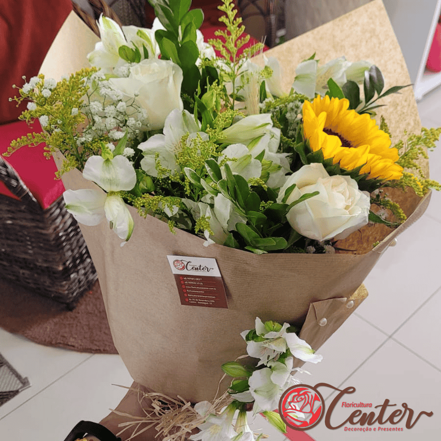 Buquê de Astromelias, rosas e girassol